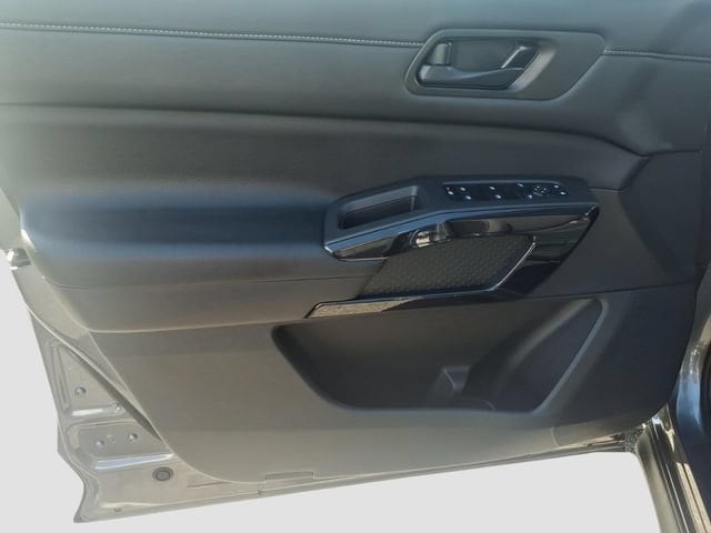 2025 Nissan Pathfinder S - Photo 12