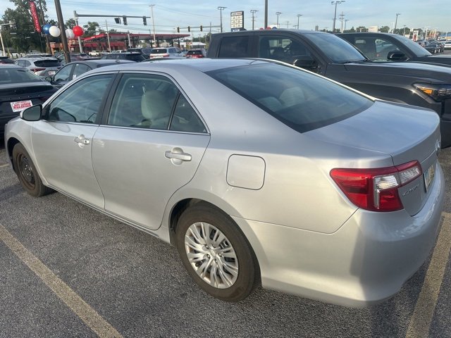 2012 Toyota Camry LE photo 2