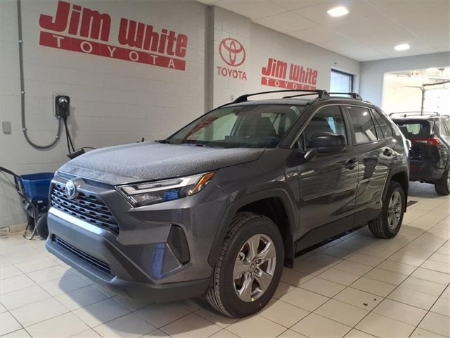 2025 Toyota RAV4 LE's photo