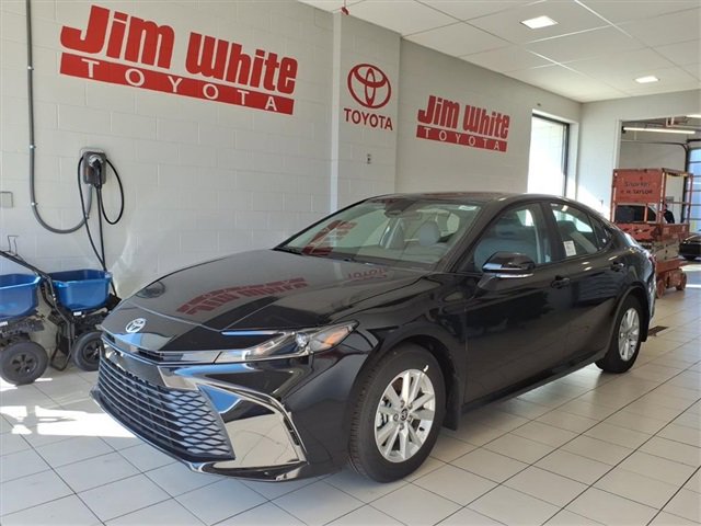 2026 Toyota Camry LE's photo