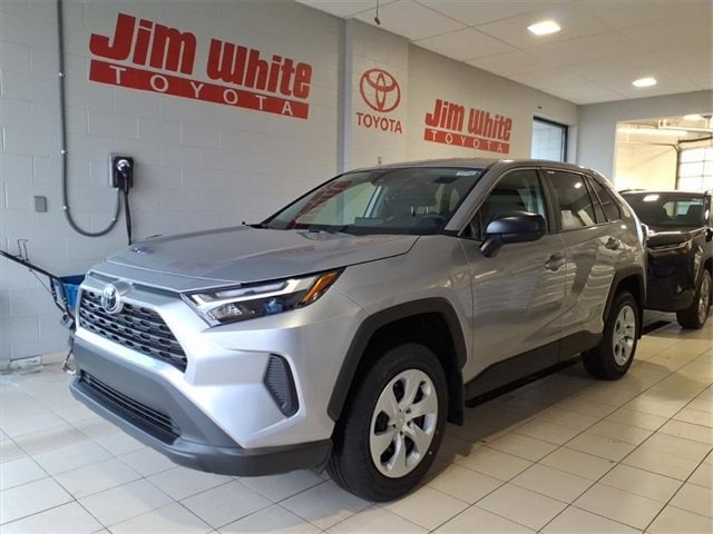 2025 Toyota RAV4 LE's photo