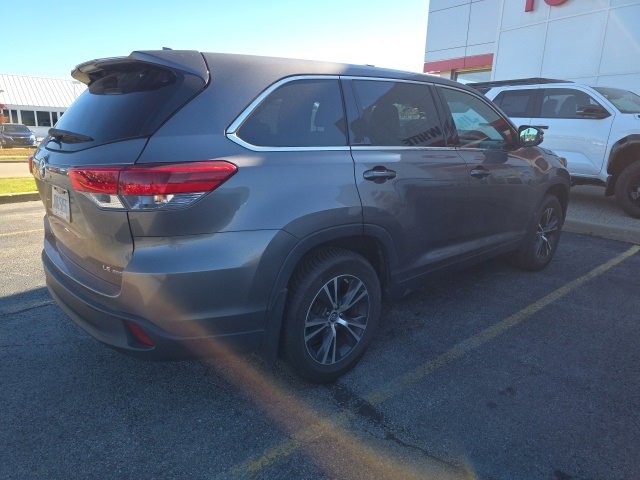 2019 Toyota Highlander LE Plus photo 2
