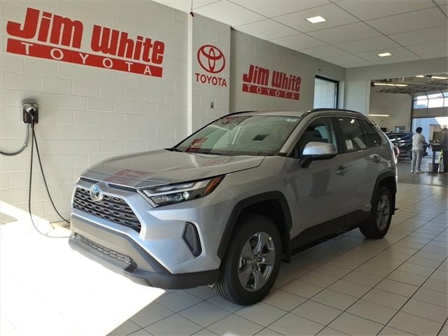 2025 Toyota RAV4 XLE's photo