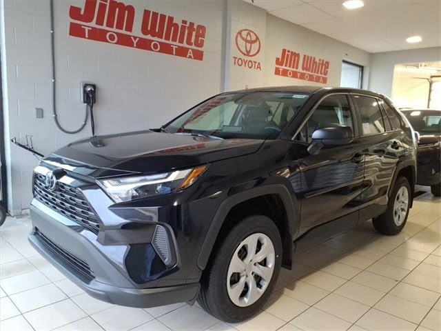 2025 Toyota RAV4 LE's photo