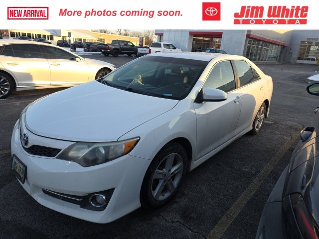 2013 Toyota Camry SE's photo