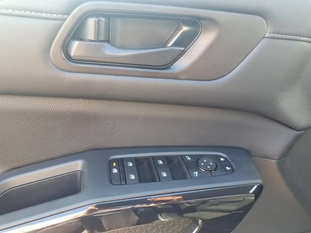 2025 Nissan Pathfinder S - Photo 13