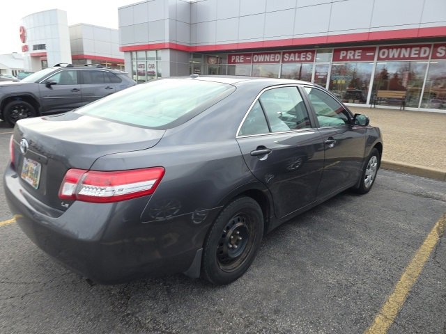 2011 Toyota Camry LE photo 3