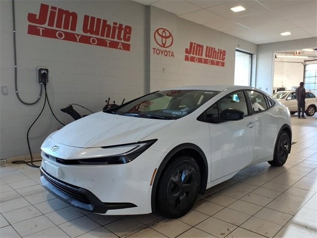 2026 Toyota Prius LE's photo