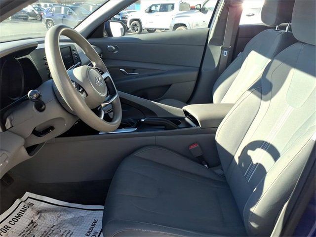 2021 Hyundai Elantra SEL photo 2