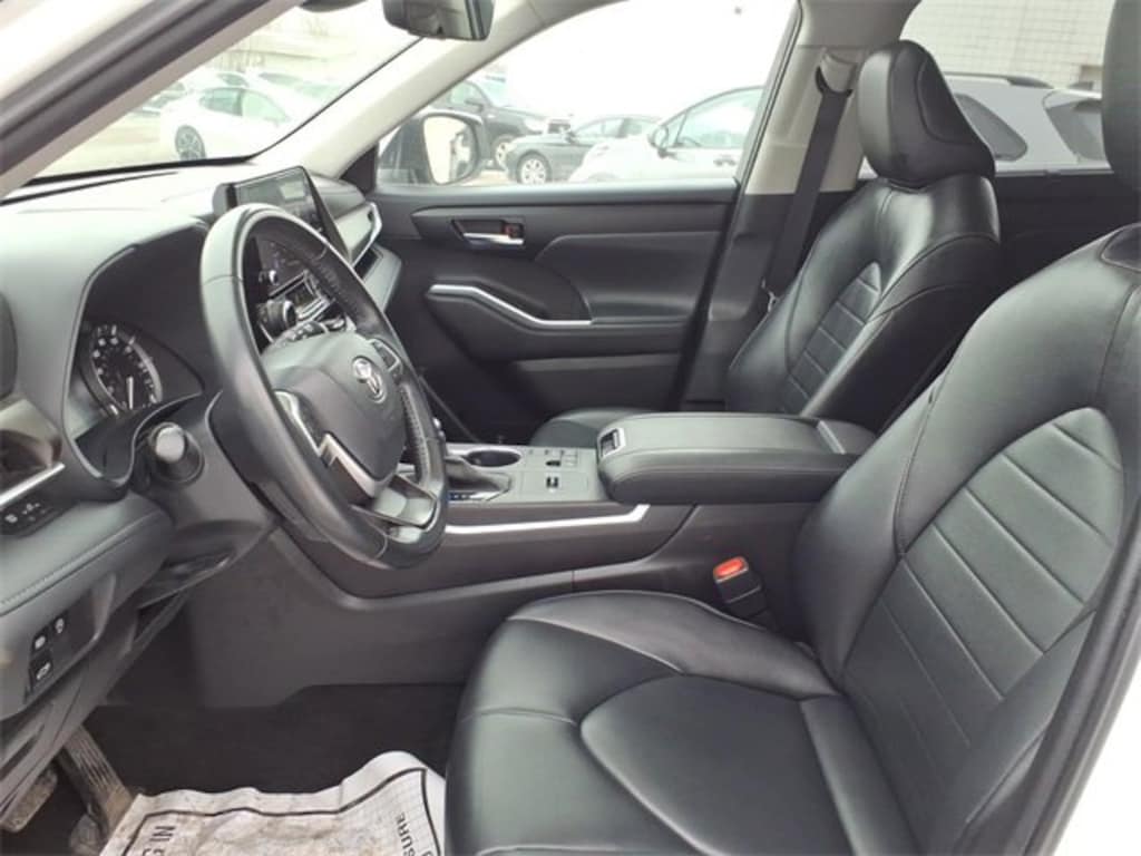 Used 2023 Toyota Highlander XLE SUV
