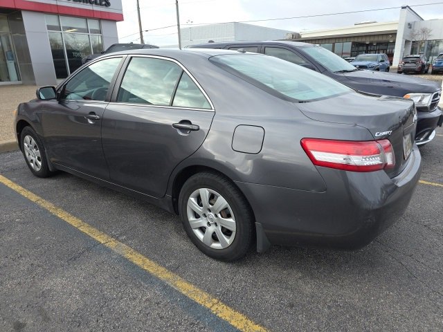 2011 Toyota Camry LE photo 2