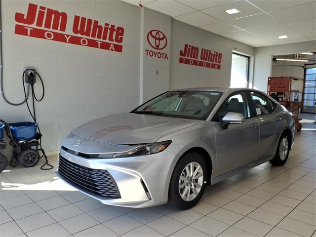 2026 Toyota Camry LE's photo