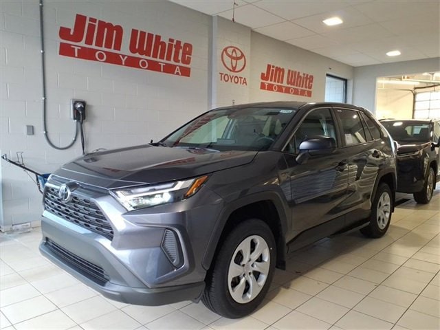 2025 Toyota RAV4 LE's photo