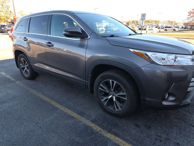 2019 Toyota Highlander LE Plus photo 3