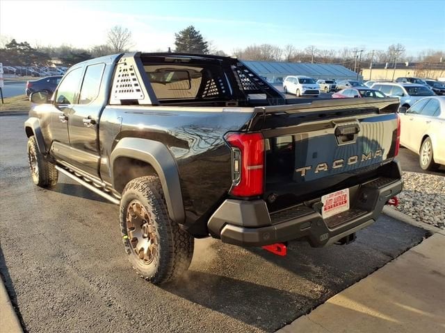 2026 Toyota Tacoma Trailhunter - Photo 3