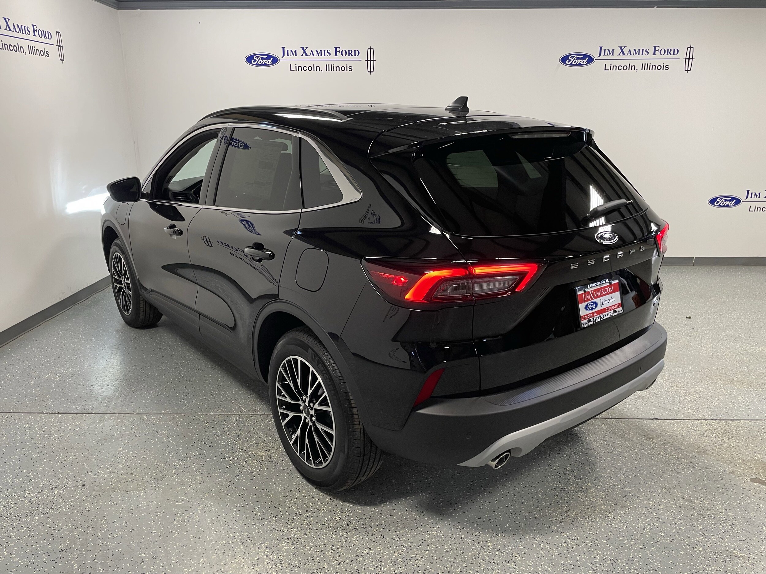 2025 Ford Escape Titanium photo 4
