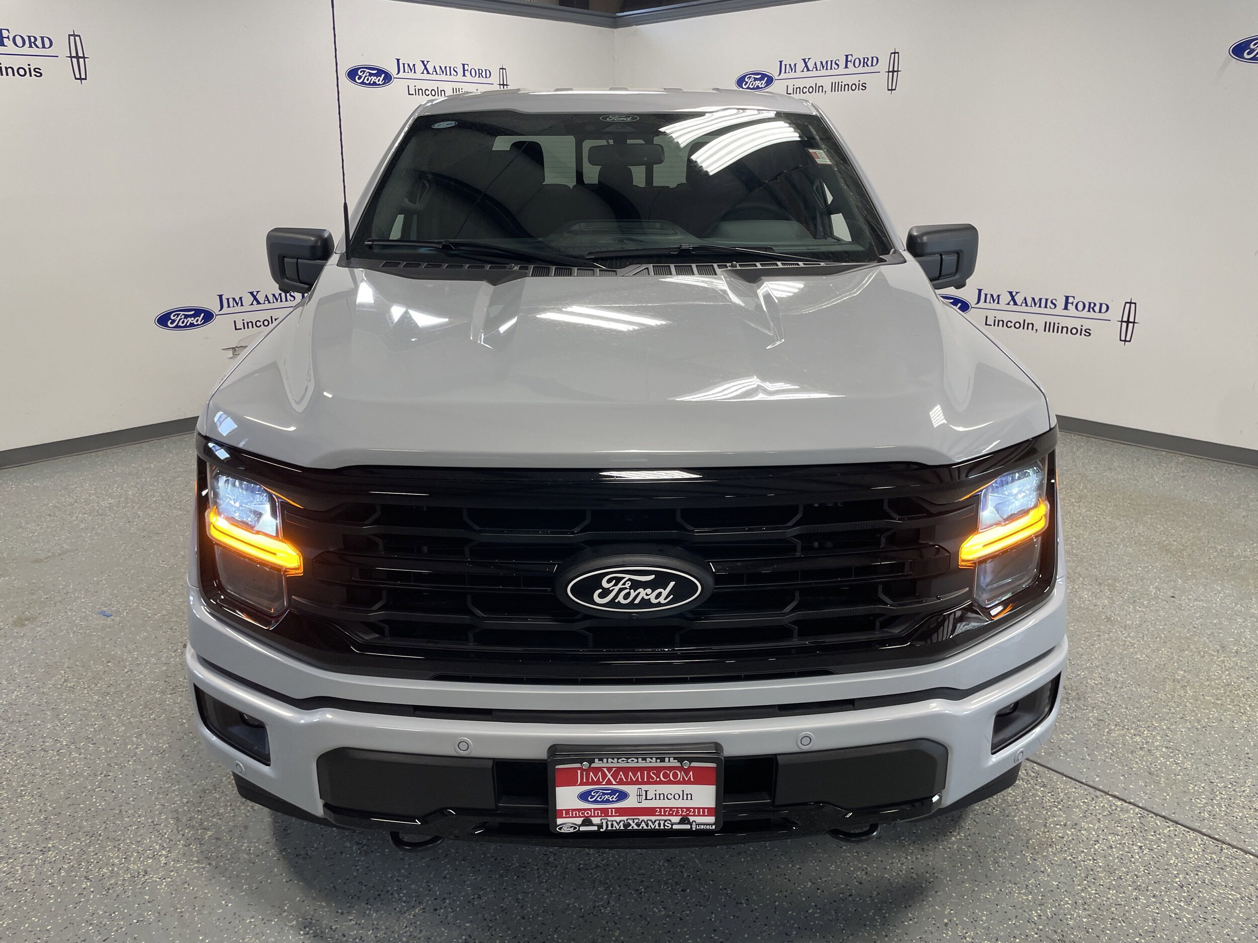 2025 Ford F-150 XLT photo 2