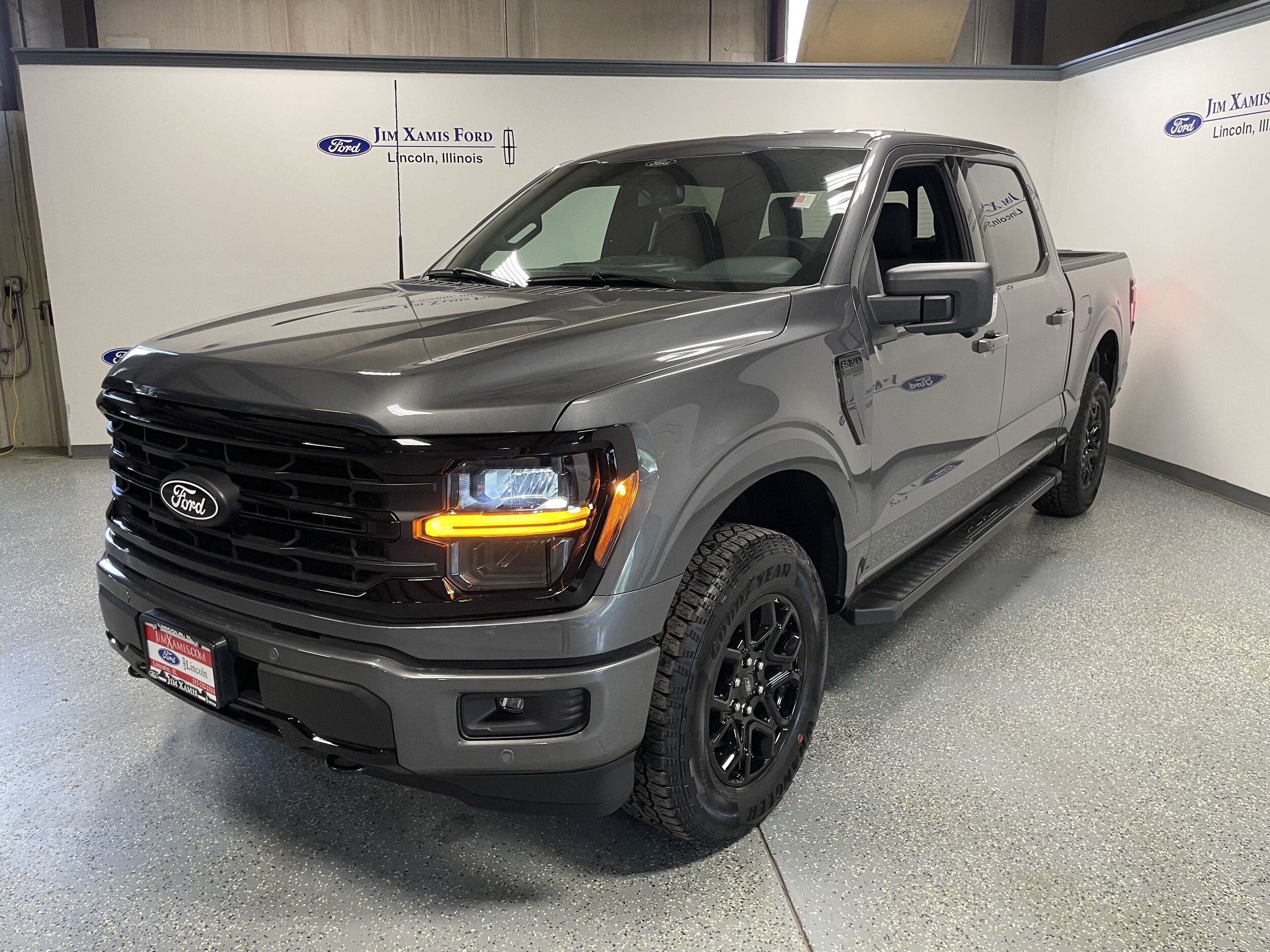 2025 Ford F-150 XLT photo 3