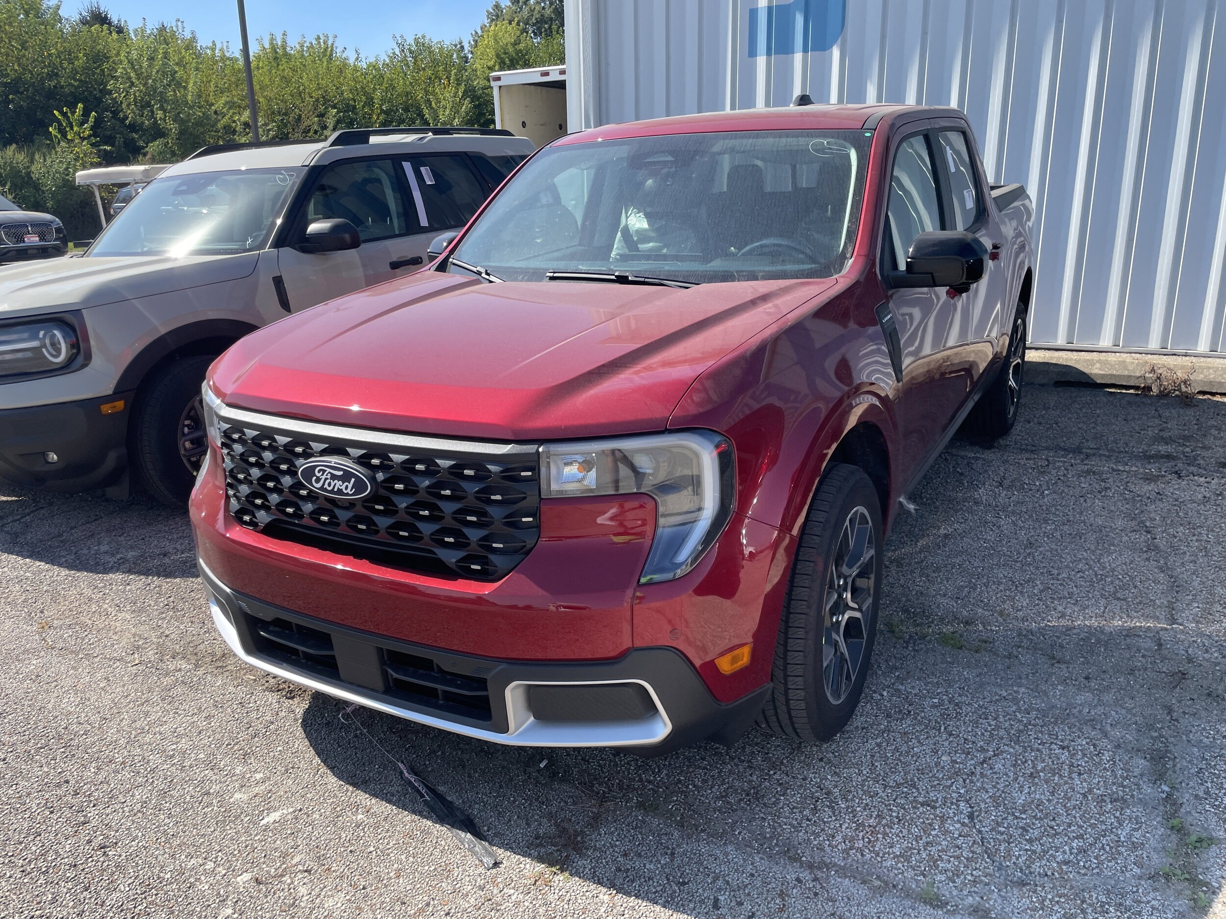 2025 Ford Maverick Lariat photo 2