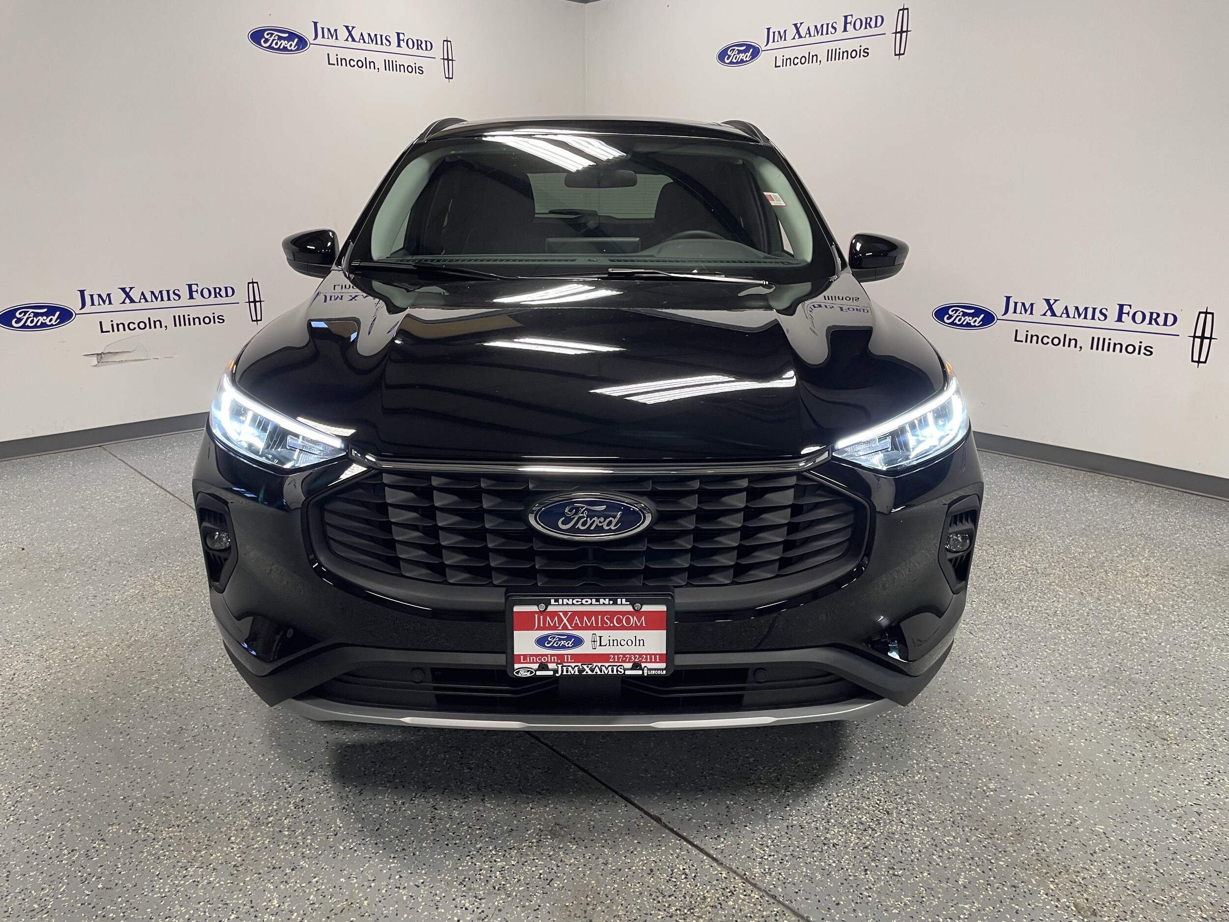 2025 Ford Escape Titanium photo 2