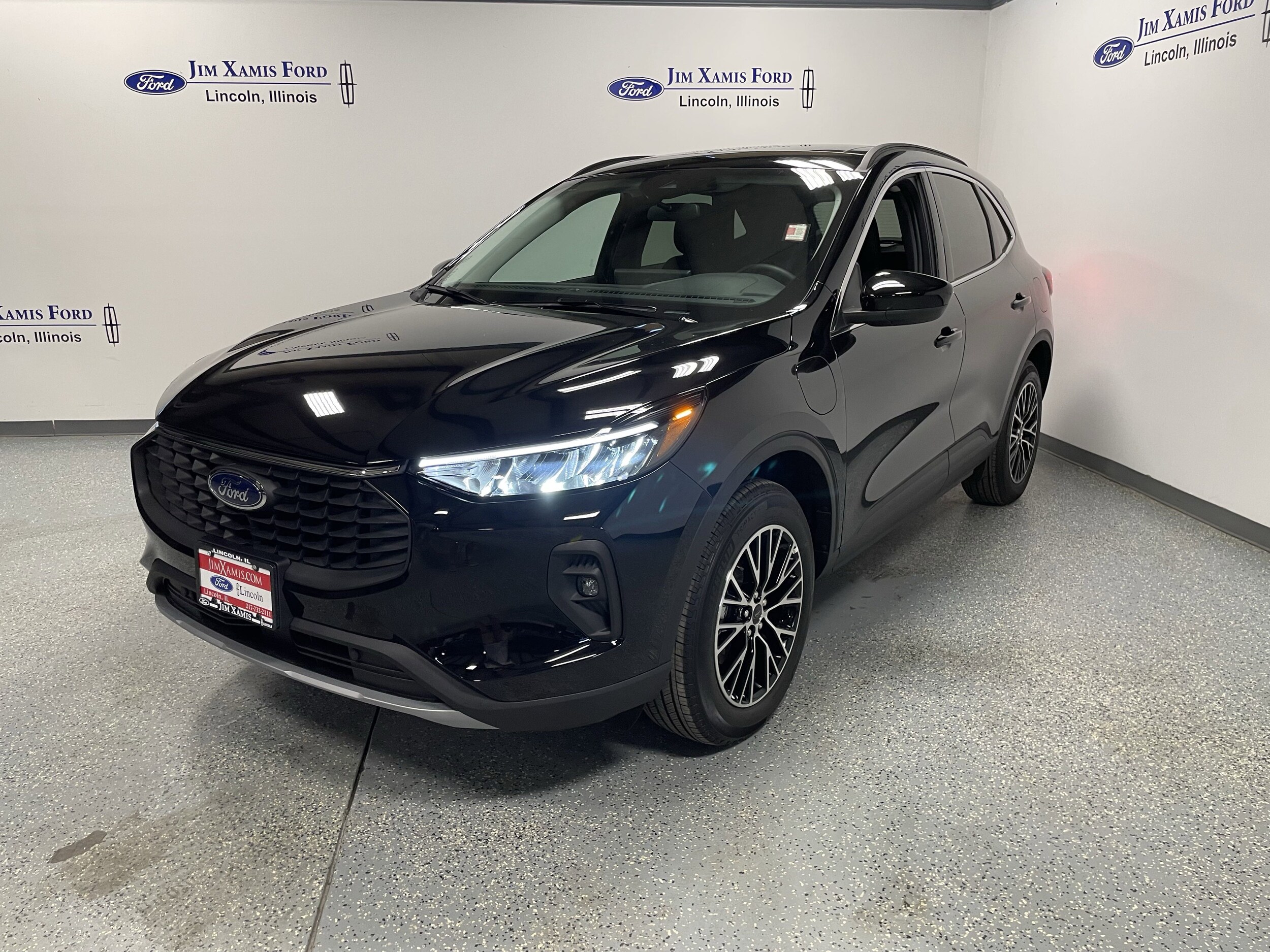 2025 Ford Escape Titanium photo 3