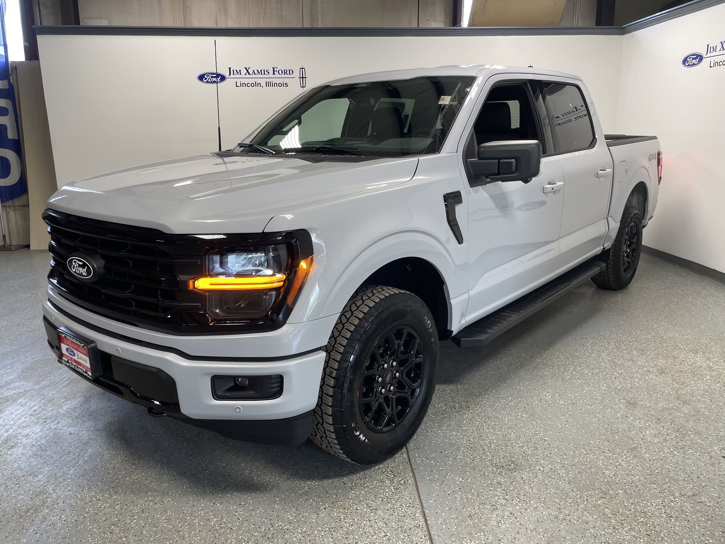 2025 Ford F-150 XLT photo 3