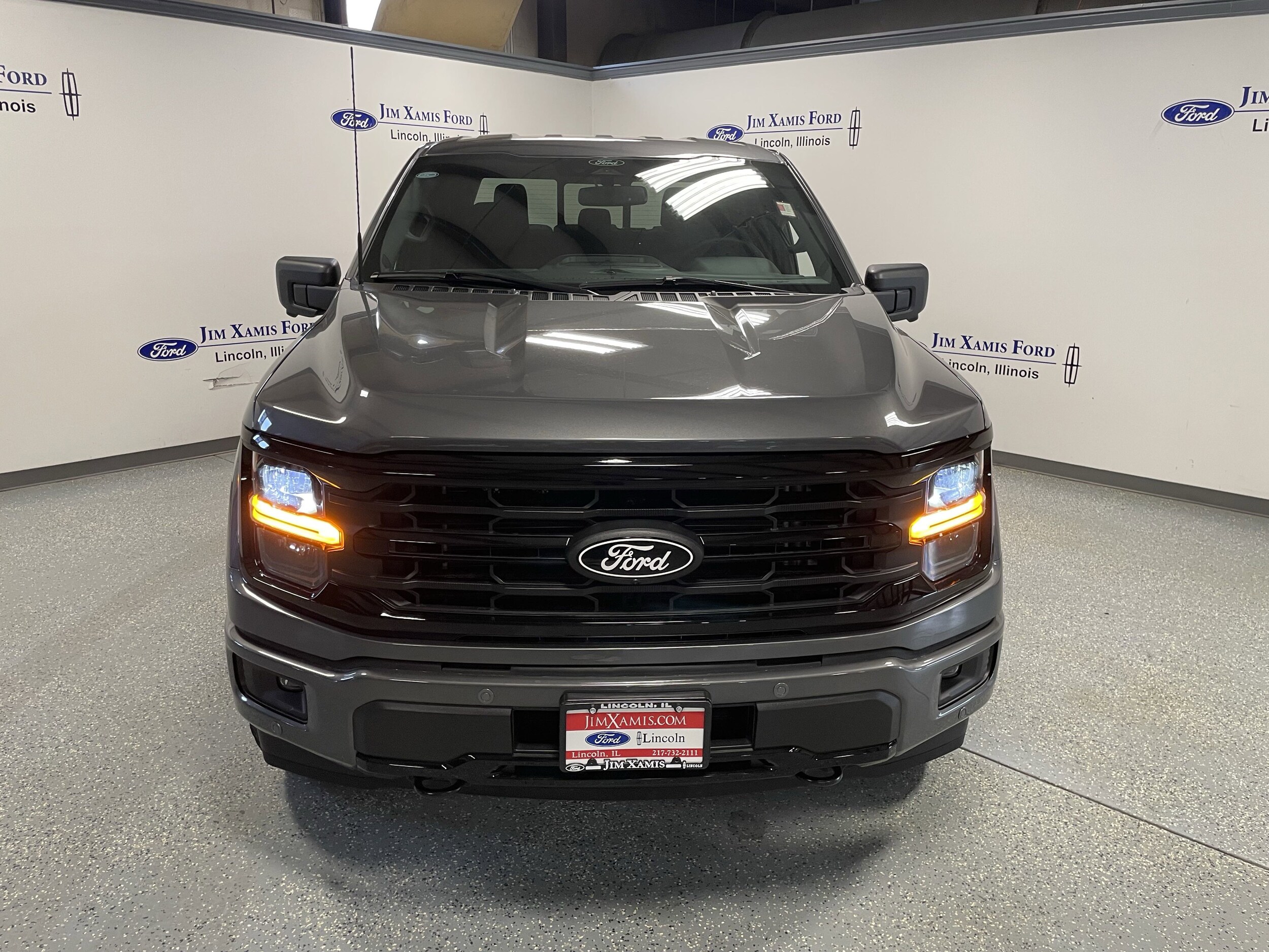 2025 Ford F-150 XLT photo 2