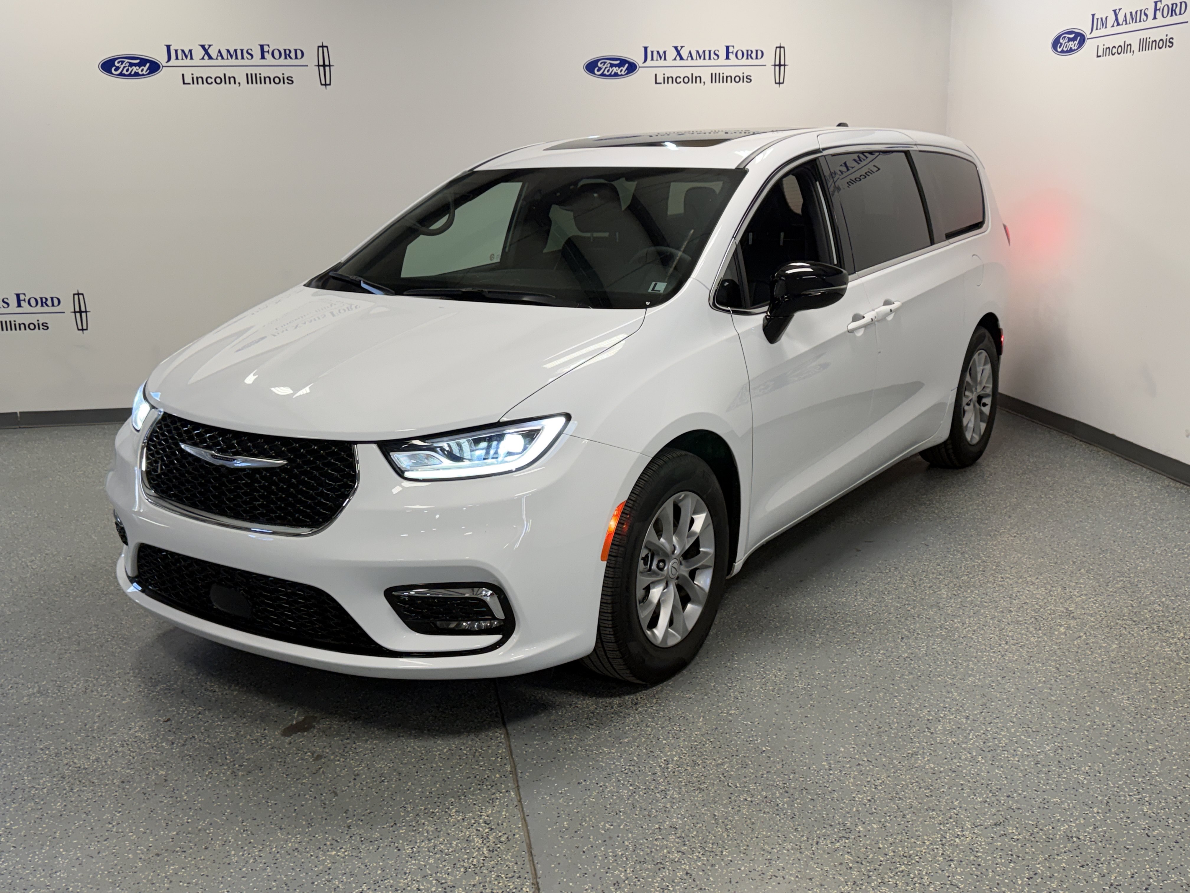 Used 2026 Chrysler Pacifica Van Passenger Van