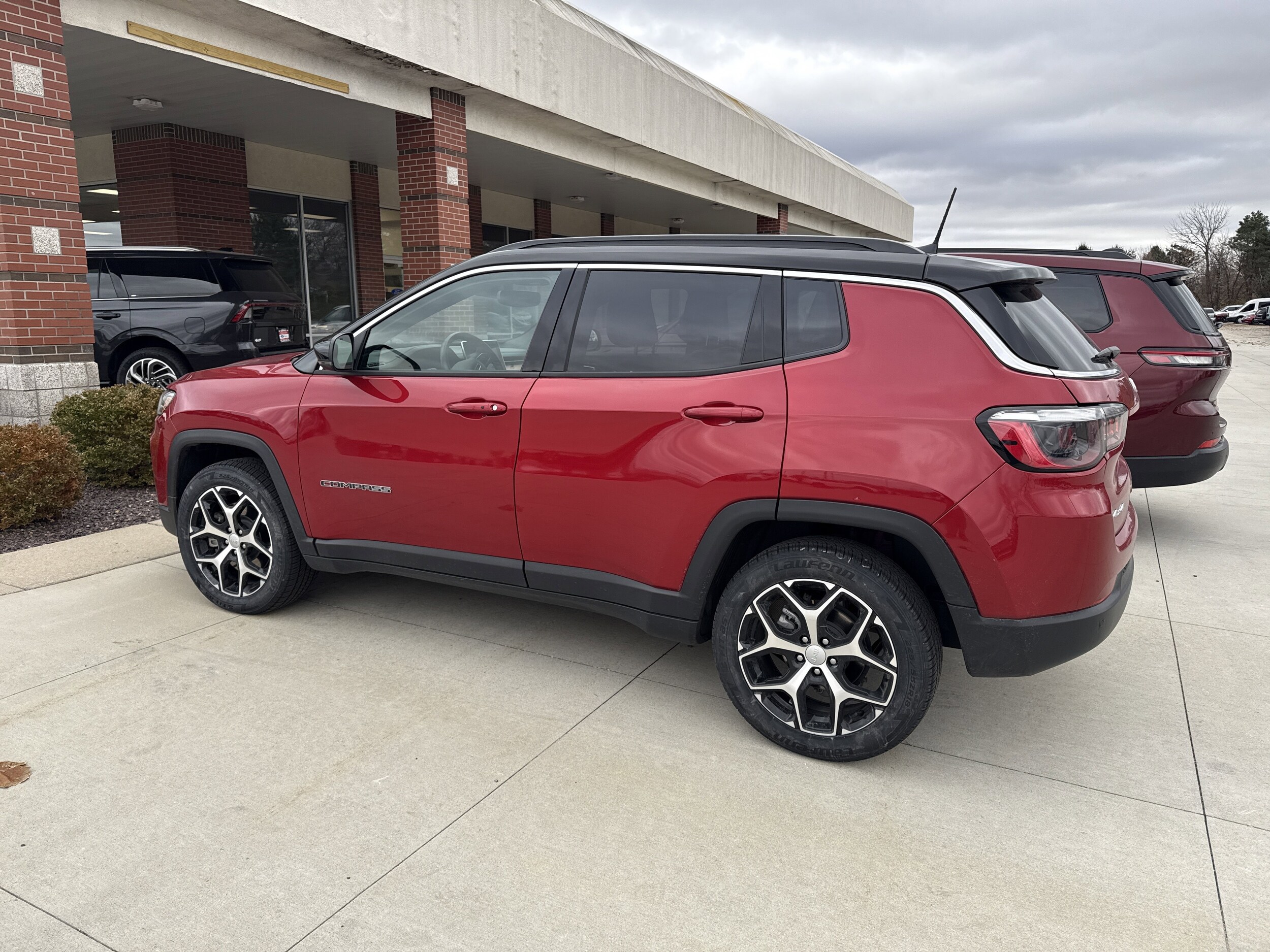 2024 Jeep Compass Limited photo 2