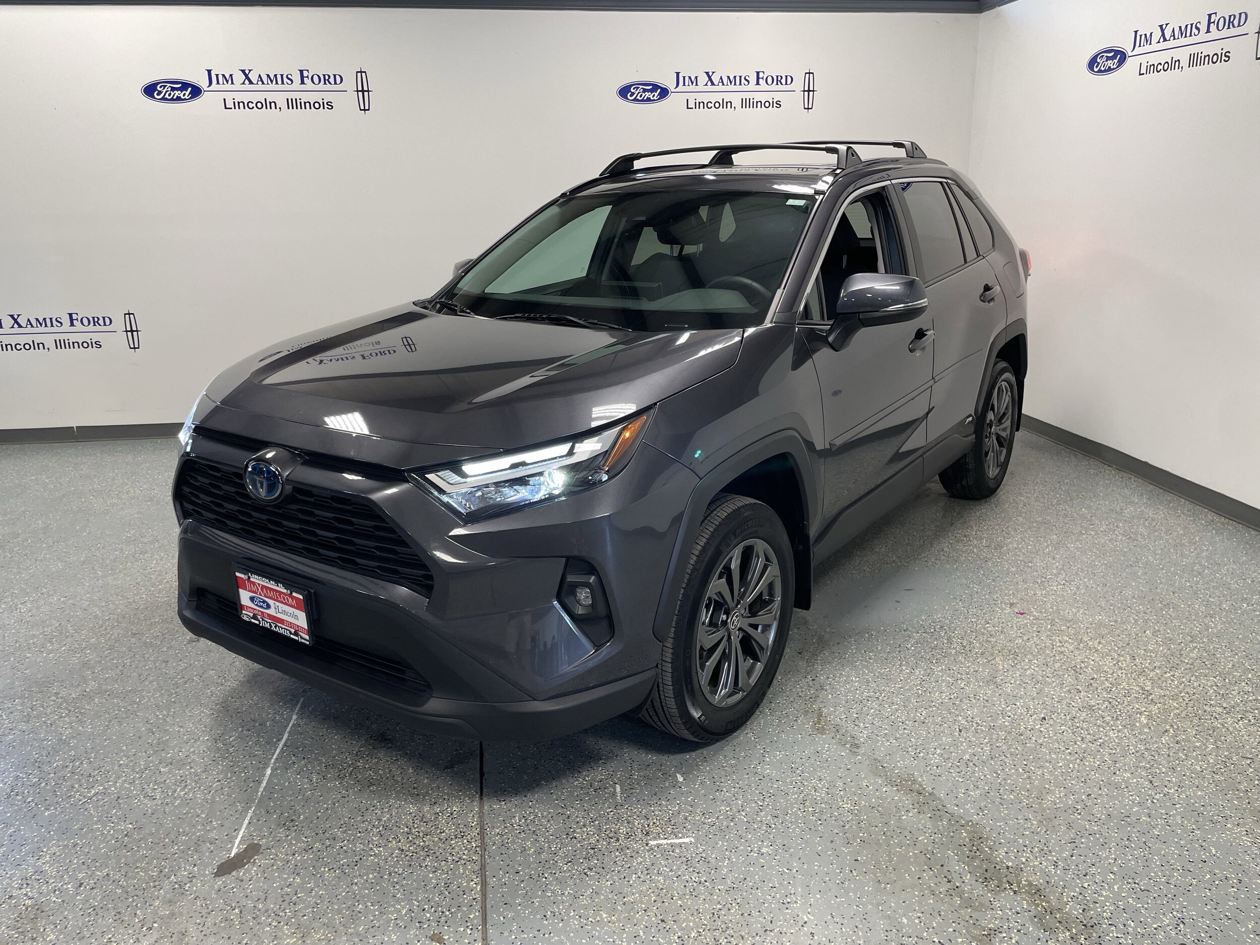 2024 Toyota RAV4 Hybrid XLE Premium photo 2