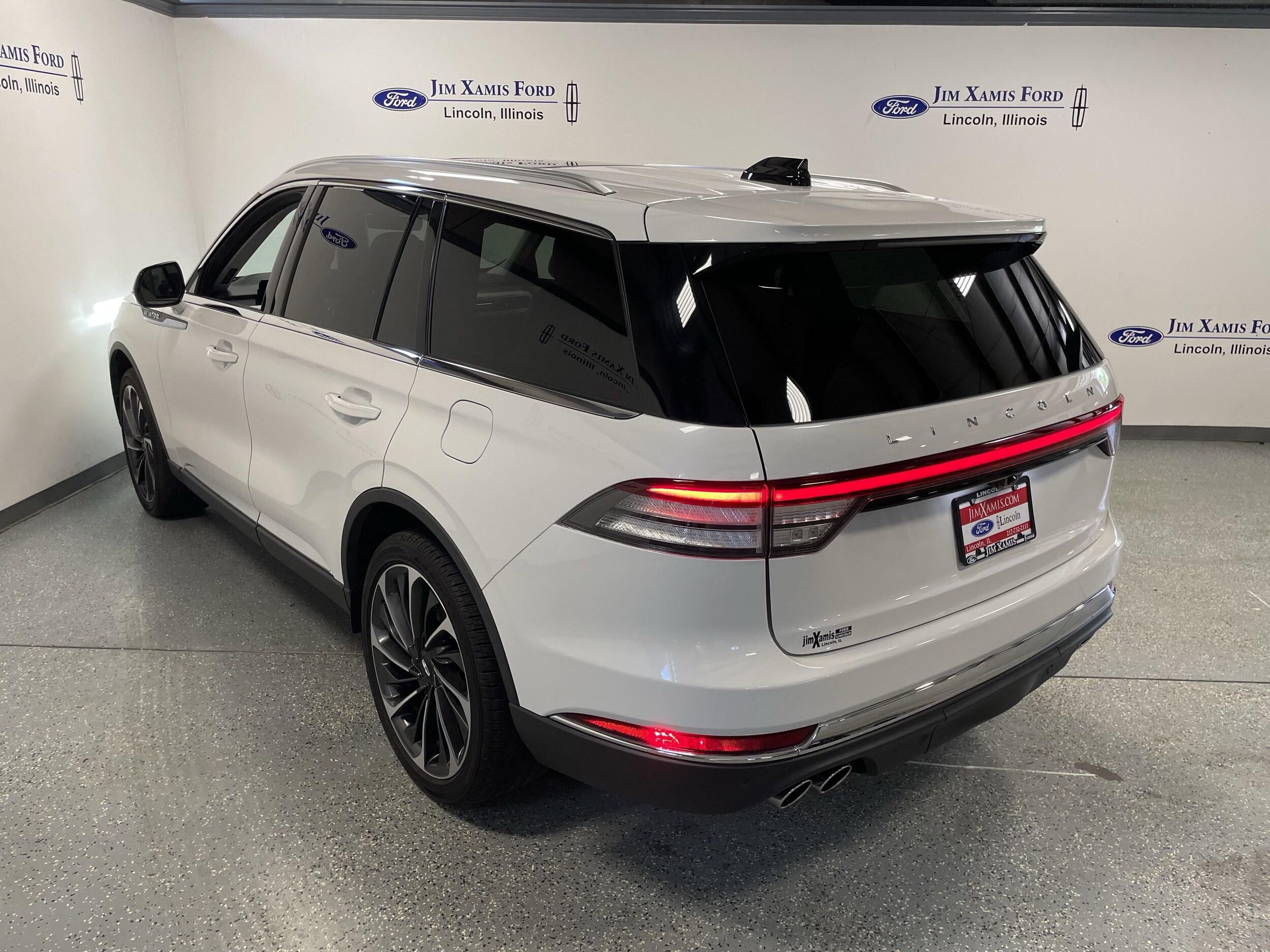 2025 Lincoln Aviator Reserve photo 3