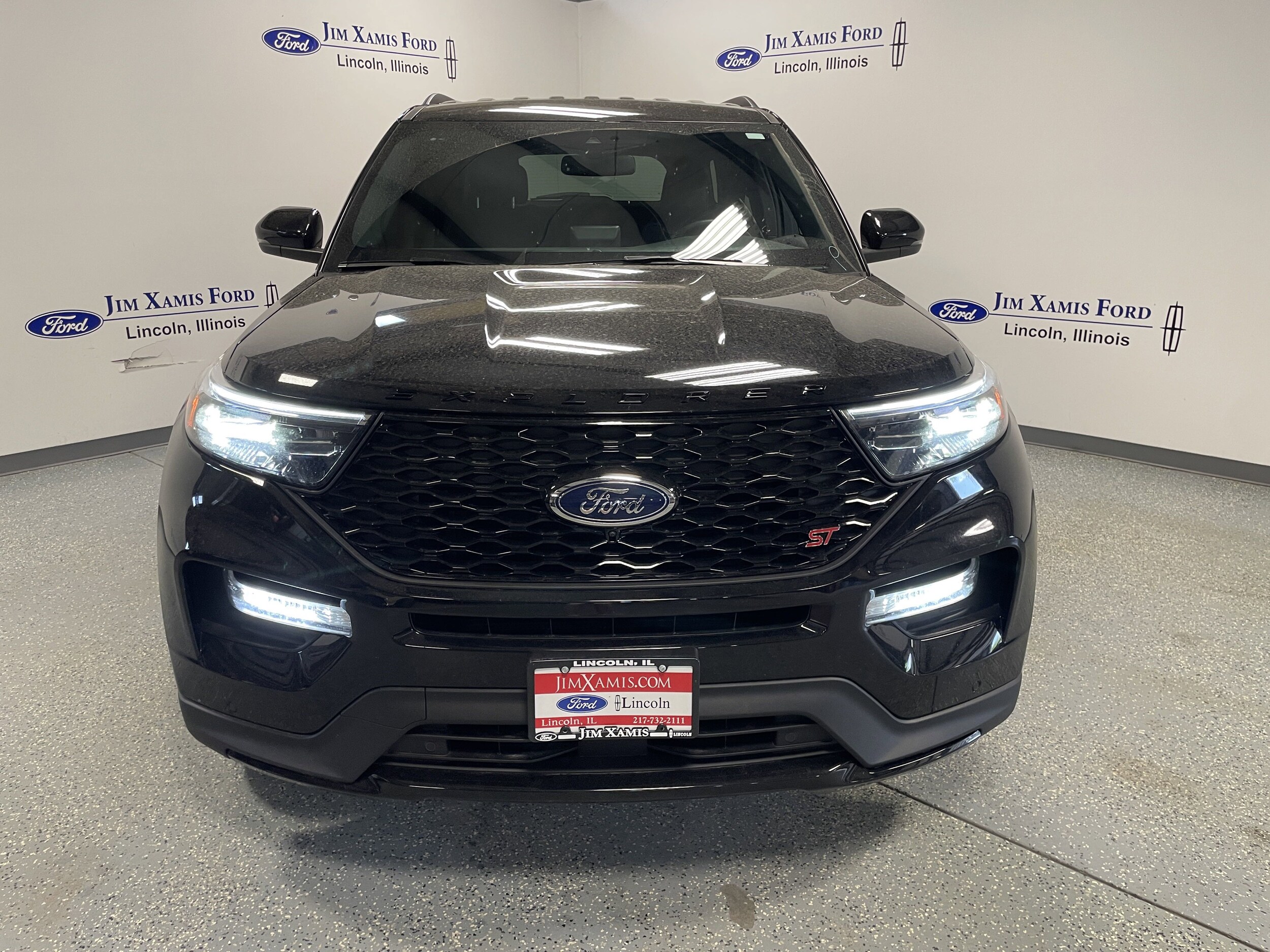 2023 Ford Explorer ST photo 2
