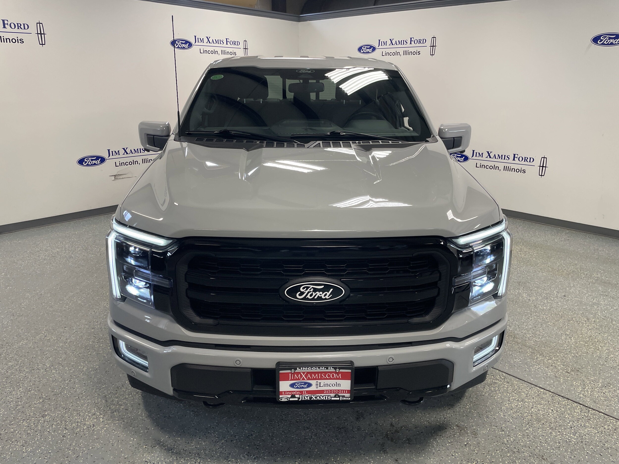 2024 Ford F-150 Lariat photo 2