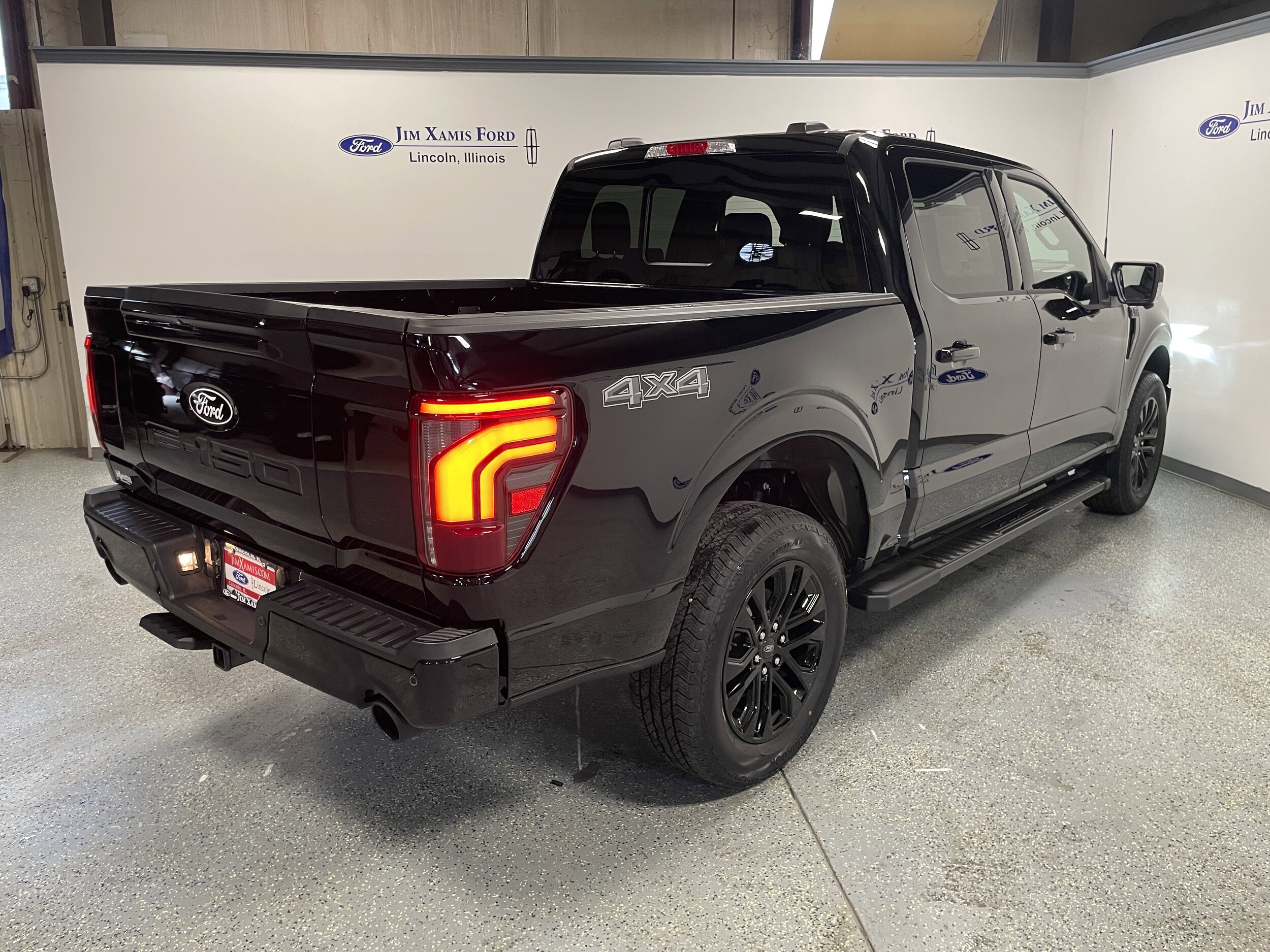 2025 Ford F-150 Lariat photo 3