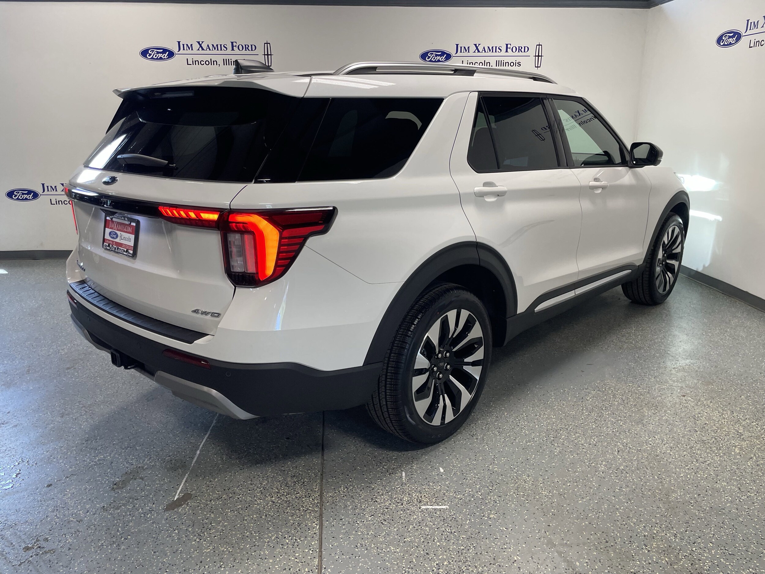 2025 Ford Explorer Platinum photo 4
