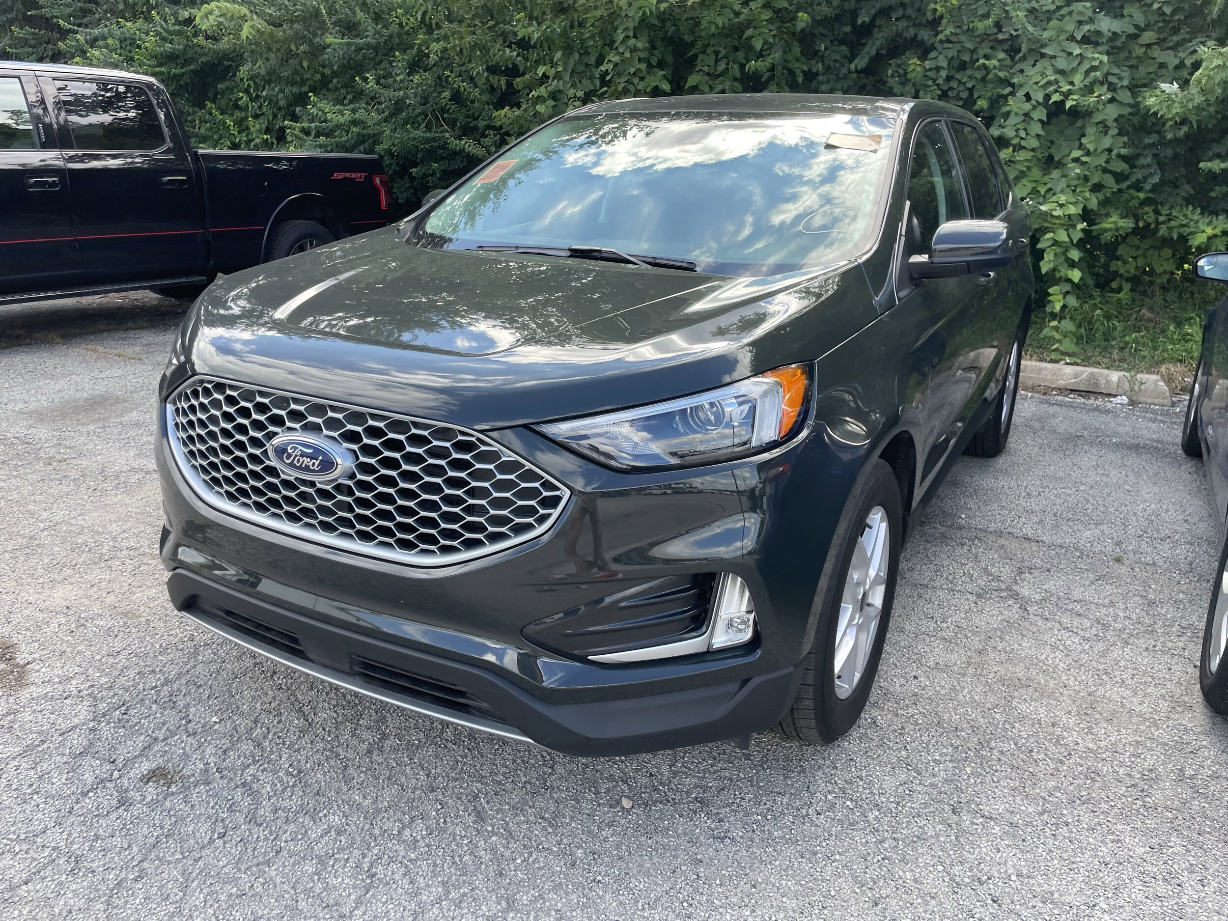 2023 Ford Edge SEL photo 2