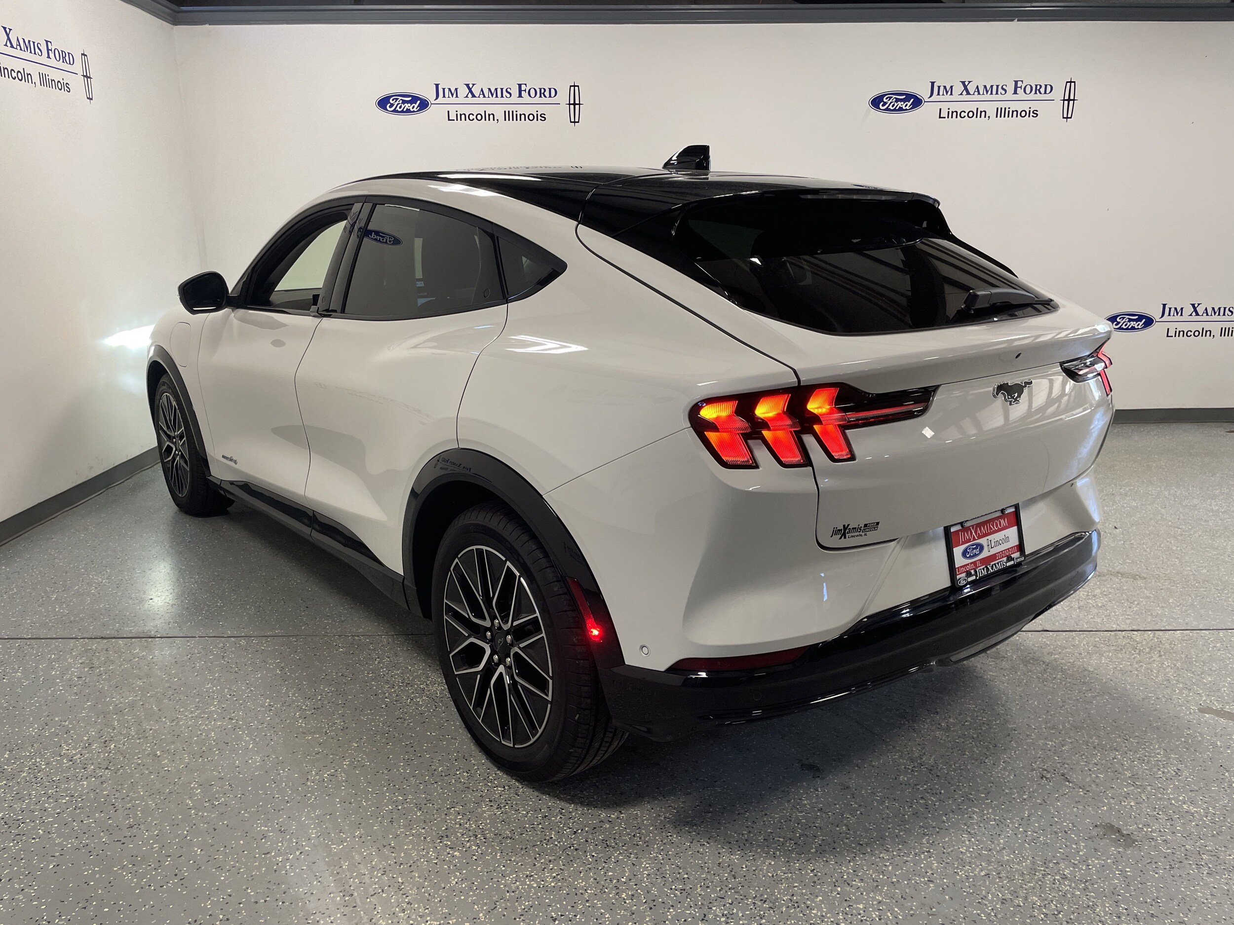 2024 Ford Mustang Mach-E Premium photo 4