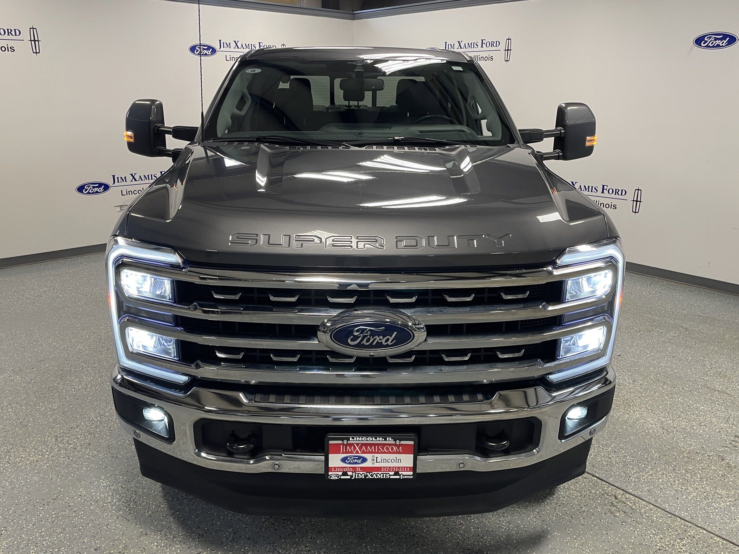 2023 Ford F-250 Lariat photo 2