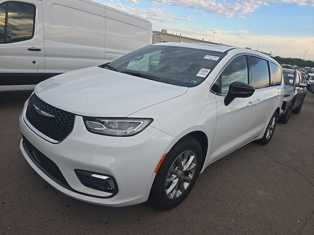 Used 2026 Chrysler Pacifica Van Passenger Van