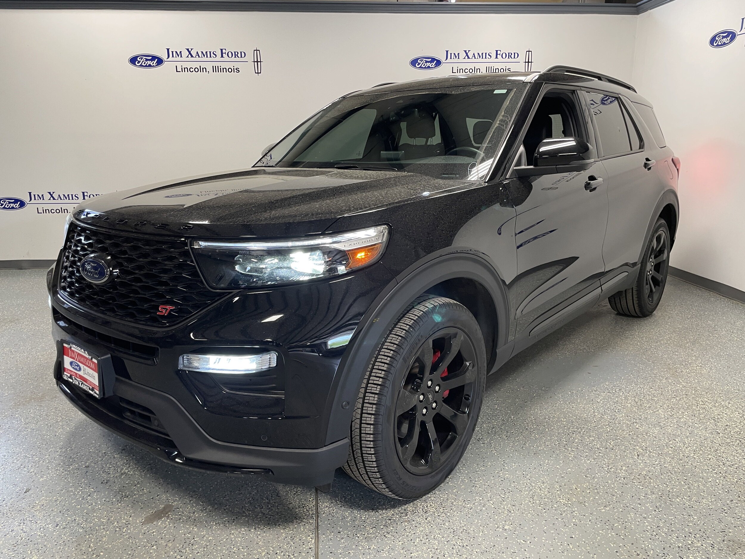 2023 Ford Explorer ST photo 3