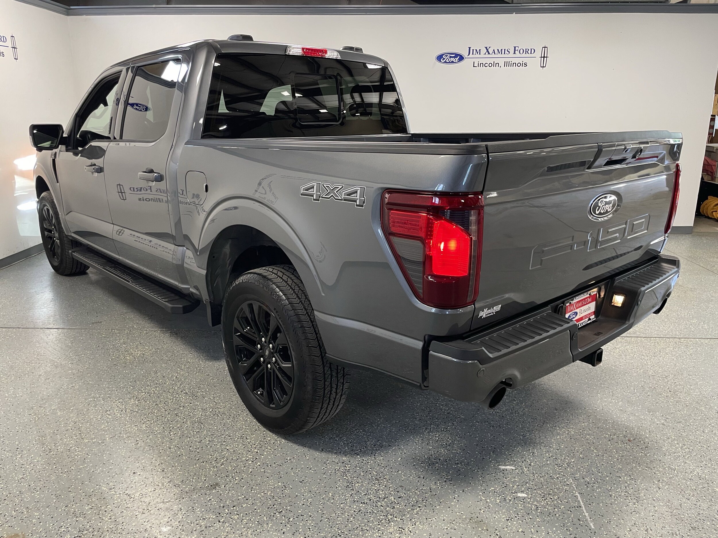 2024 Ford F-150 XLT photo 2