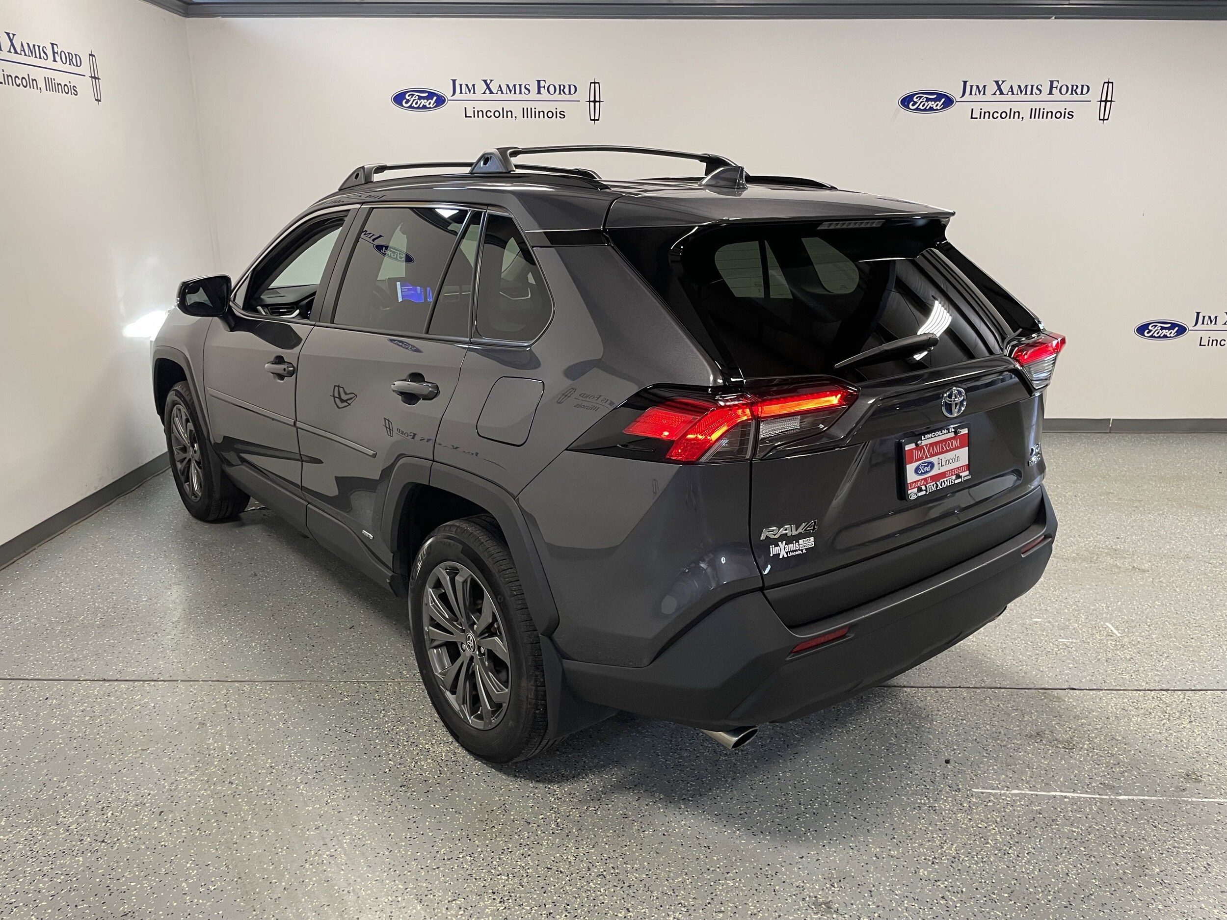 2024 Toyota RAV4 Hybrid XLE Premium photo 3