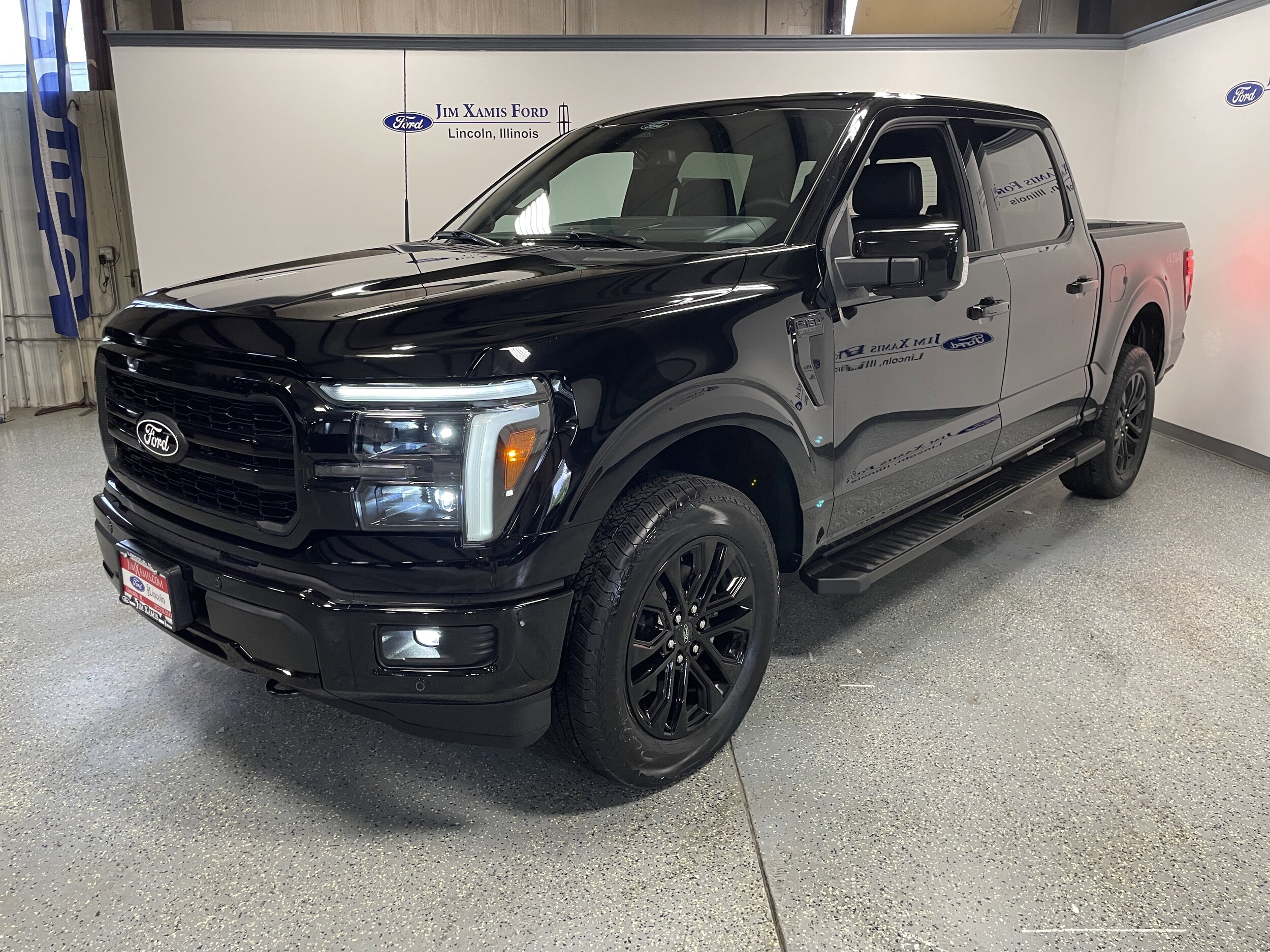 2025 Ford F-150 Lariat photo 2