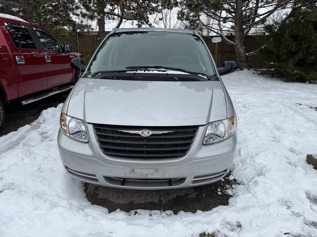 Used 2005 Chrysler Town & Country Van