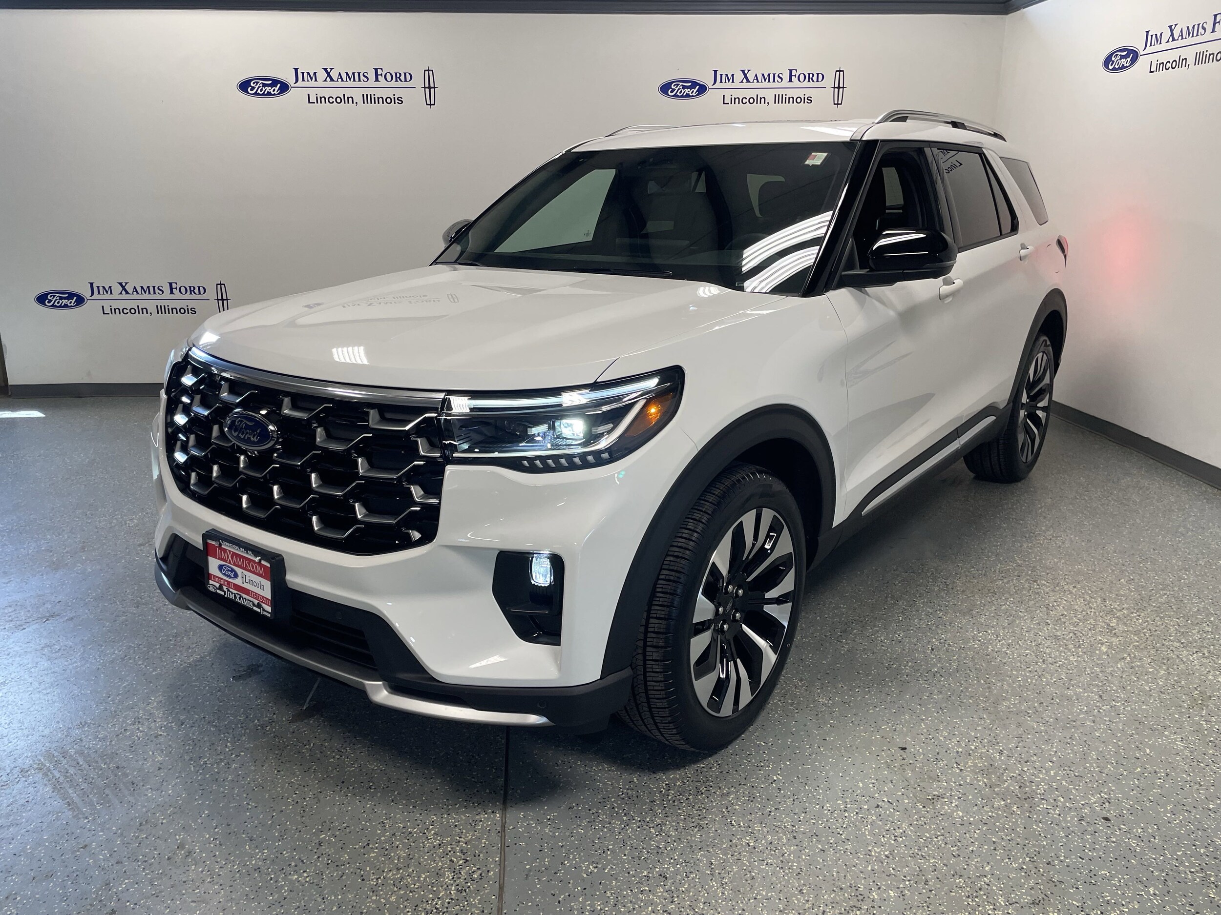2025 Ford Explorer Platinum photo 3