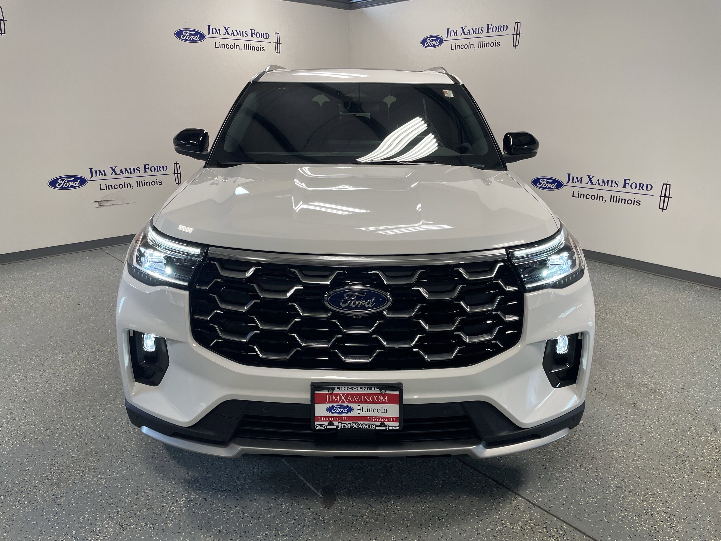 2025 Ford Explorer Platinum photo 2