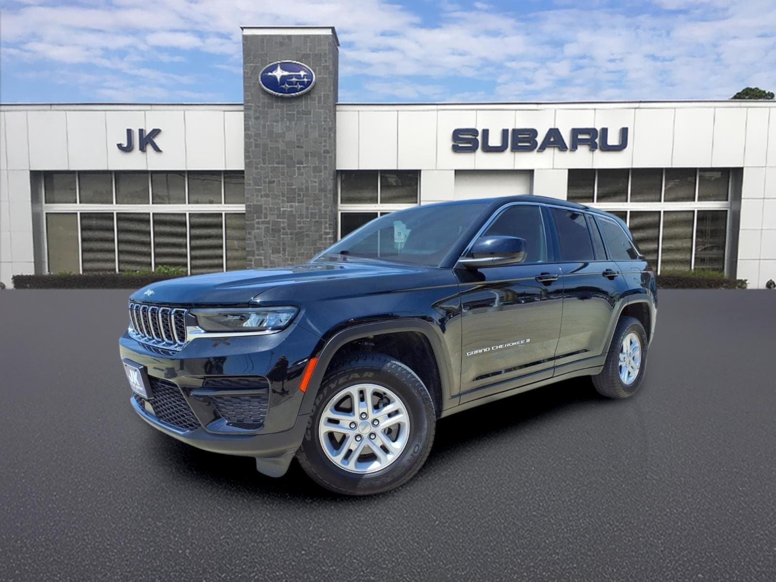 Used 2025 Jeep Grand Cherokee Laredo