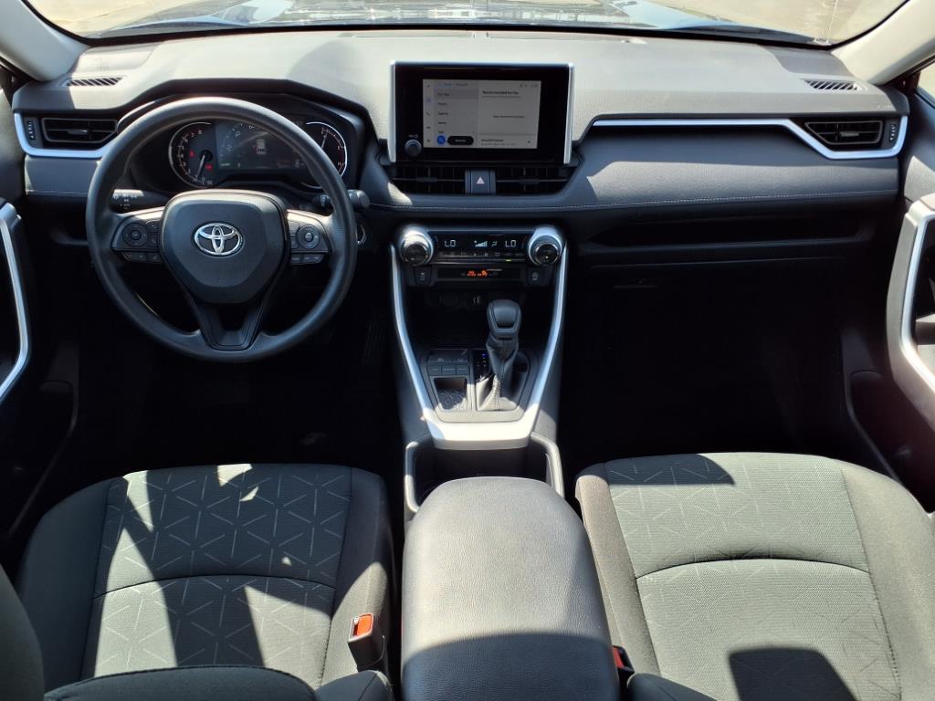 2024 Toyota RAV4 XLE photo 3