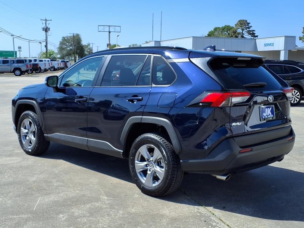 2024 Toyota RAV4 XLE photo 2