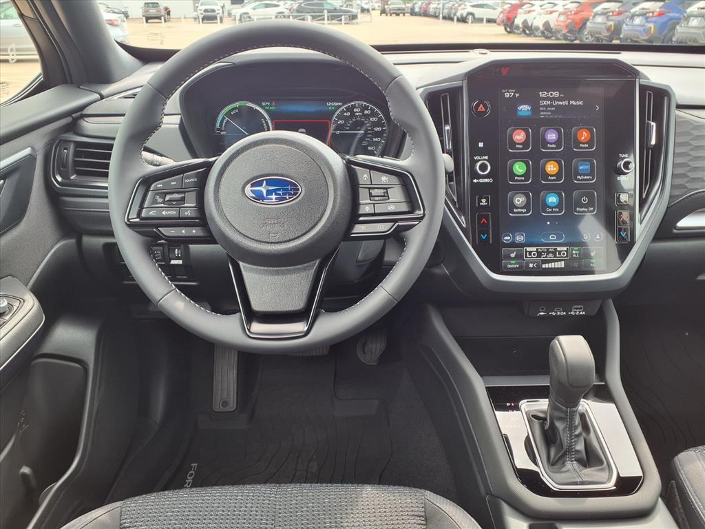 2025 Subaru Forester Premium photo 4